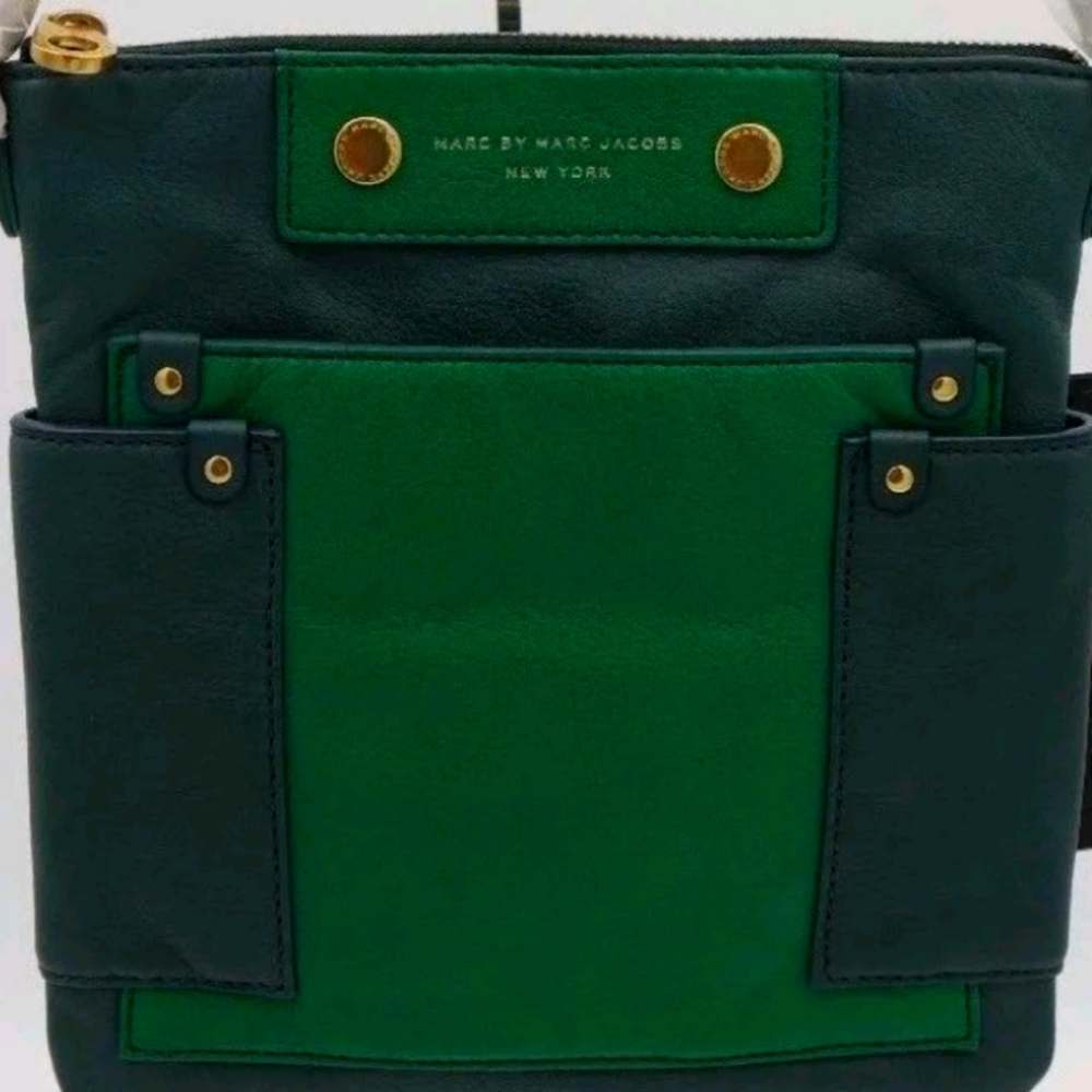This Marc By Marc Jacobs crossbody☆colorblock pattern in teal☆